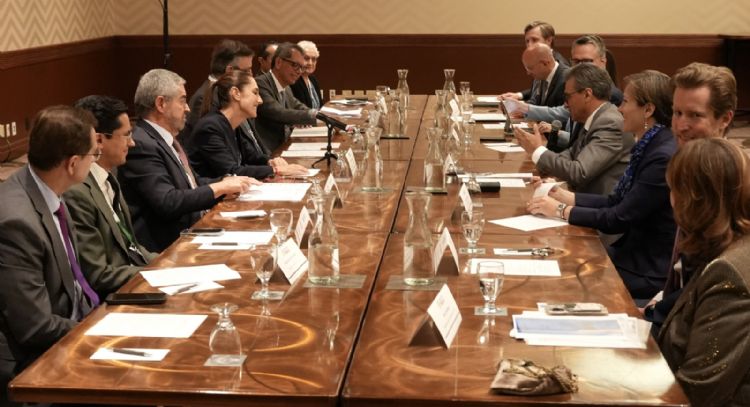 Sheinbaum se reúne con empresarios de Canadá que buscan invertir en México