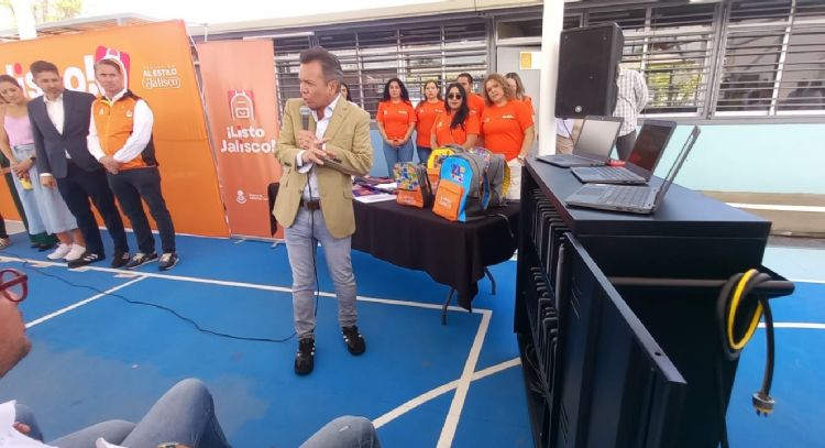 A tres meses del caso Teuchitlán, Lemus regresa al municipio para entregar apoyos escolares