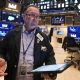 Wall Street cae y el petróleo sube mientras Trump insta a Irán a rendirse