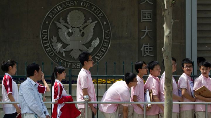 EU reanuda visas para estudiante, pero exige acceso a cuentas de redes sociales
