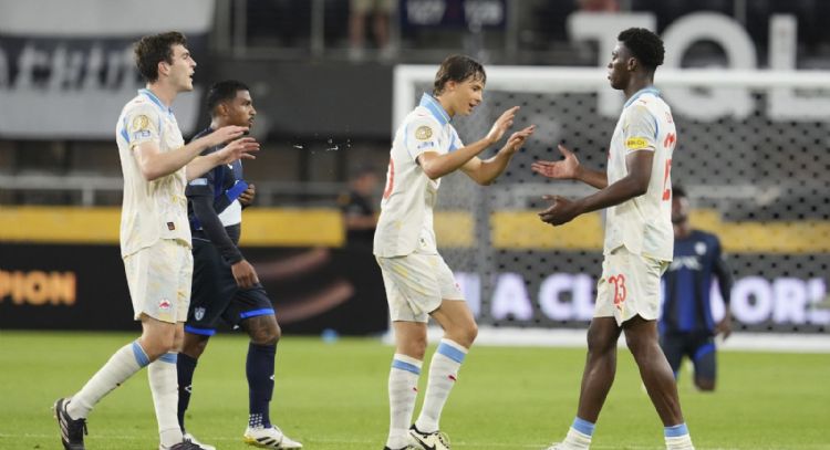Salzburgo supera 2-1 a Pachuca en partido largamente interrumpido por tormenta en Mundial de Clubes