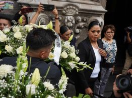 Rinden homenaje a Ximena Guzmán y José Muñoz a puerta cerrada (Video)