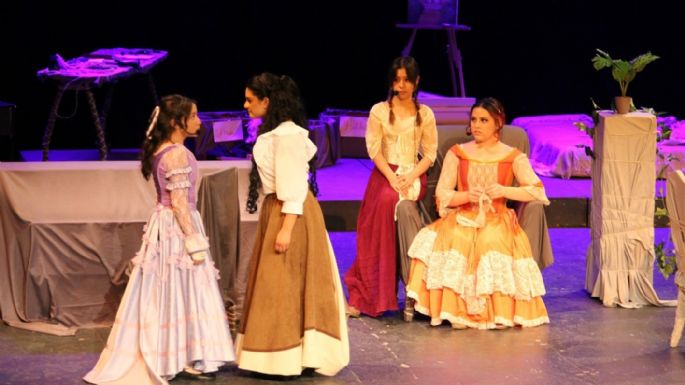 Roban equipo de grupo de teatro comunitario a dos cuadras de la sede de gobierno en Puebla
