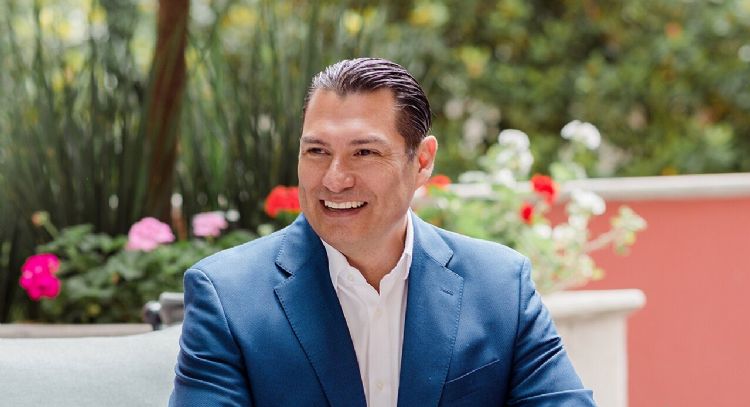 Alcalde de San Miguel de Allende usa reloj Rolex para “demostrar” la buena seguridad del municipio