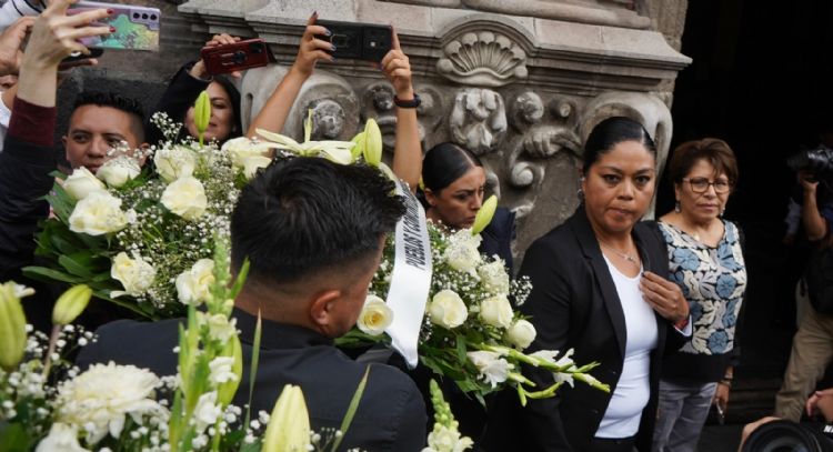 Rinden homenaje a Ximena Guzmán y José Muñoz a puerta cerrada (Video)