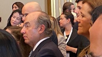 Fernández Noroña se encuentra a Felipe Calderón en audiencia del papa León XIV