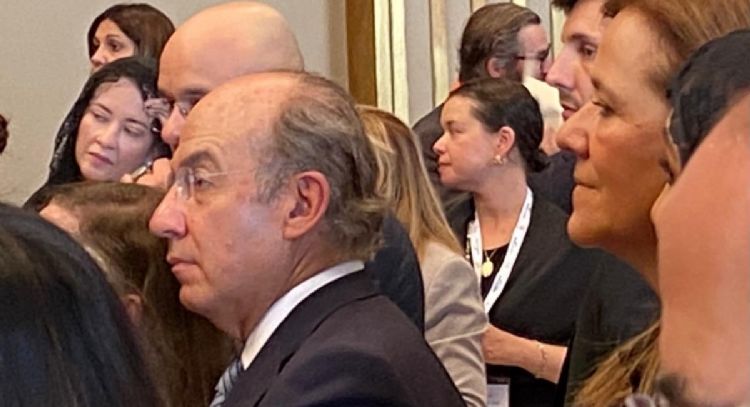 Fernández Noroña se encuentra a Felipe Calderón en audiencia del papa León XIV