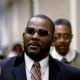 R. Kelly afirma que funcionarios de la prisión conspiraron para matarlo. El juez niega su liberación