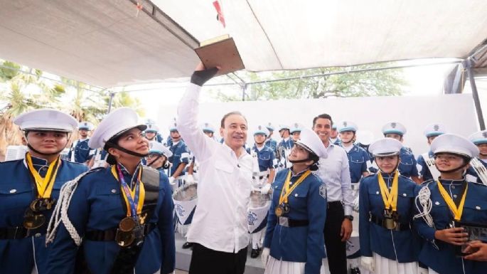 Gobernador Durazo arranca distribución de libros de texto y desayunos gratuitos para alumnos