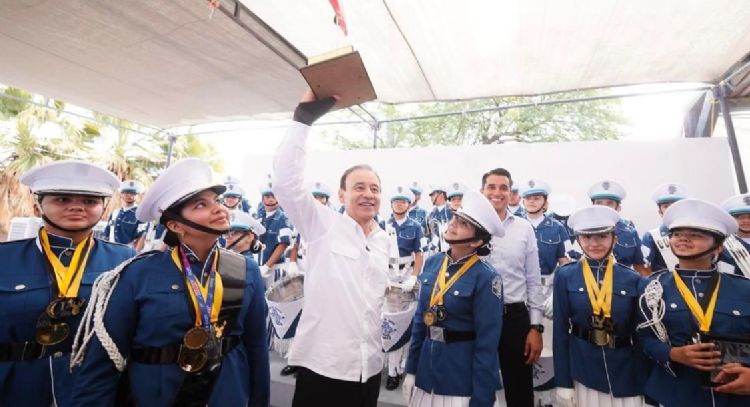 Gobernador Durazo arranca distribución de libros de texto y desayunos gratuitos para alumnos