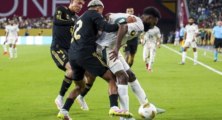 México vence 2-0 a Arabia Saudita y avanza a semifinales en la Copa Oro