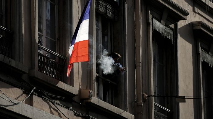 Francia prohibirá fumar en parques, playas y cerca de escuelas