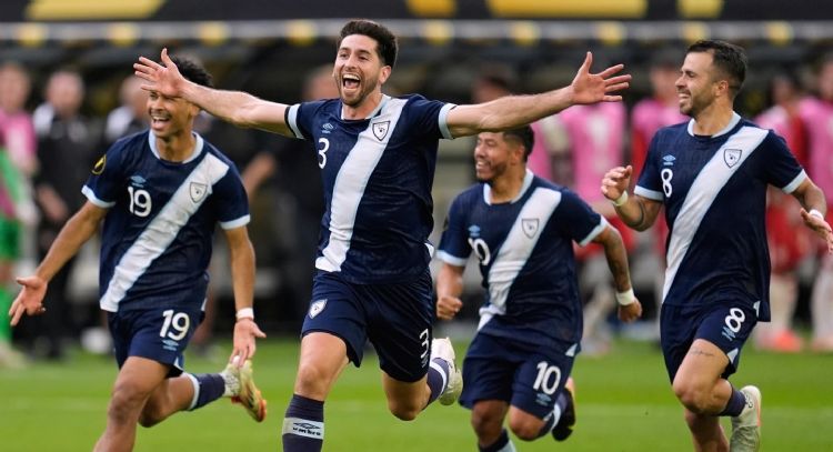 Guatemala vence a Canadá en penaltis y avanza a semifinales de la Copa Oro