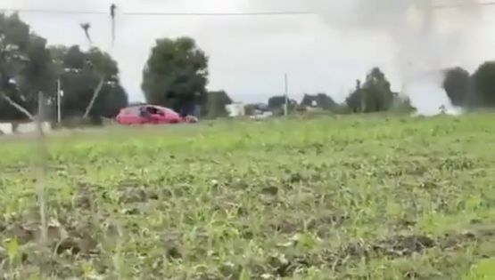 Explotan granadas a policías justo cuando acudieron a levantar cuerpos (Video)