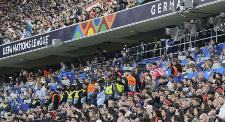 Aficionado cae de las gradas y muere durante la final entre Portugal y España en la Nations League