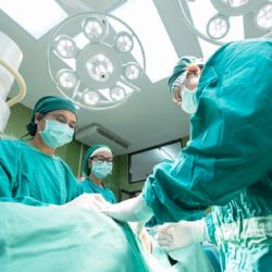 Carlos Ortigoza: pese a sanciones y clausuras operó a adolescente que sufrió infarto cerebral