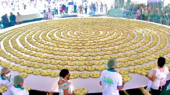 El Récord Guinness a la tlayuda más grande desata burlas en Oaxaca