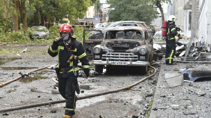 Ataques con drones, misiles de crucero y bombas rusos dejan al menos 6 muertos en Ucrania