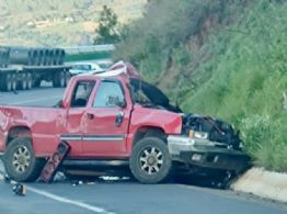 Mueren seis jornaleros en accidente carretero en Michoacán