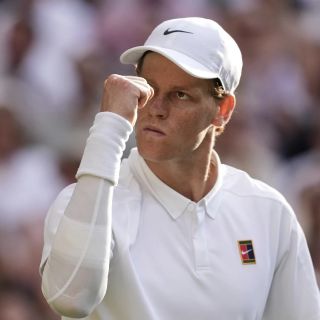 Jannik Sinner vence a Carlos Alcaraz y se convierte en el primer italiano en ganar Wimbledon
