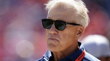 John Elway no será acusado por el accidente de carrito de golf que mató al exagente Jeff Sperbeck