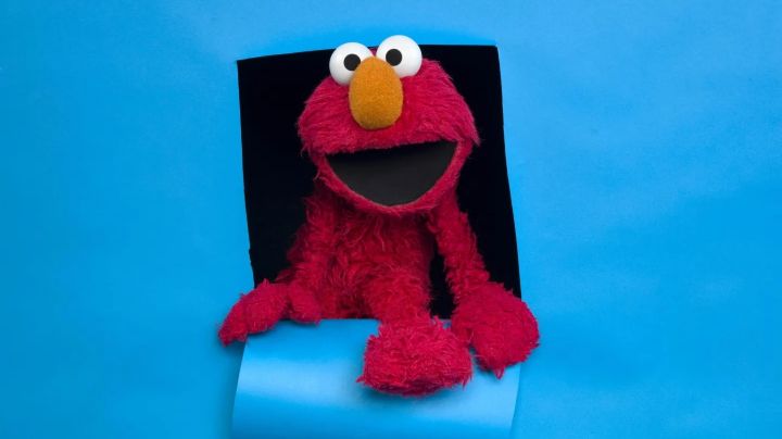 Hackean cuenta de X de Elmo de Plaza Sésamo; publican que Trump aparece en los archivos Epstein
