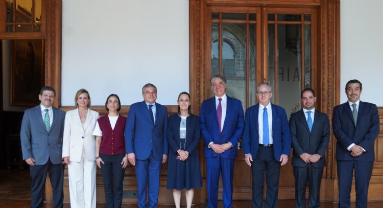 Sheinbaum sostiene reunión con Lorenzo Simonelli, presidente y director ejecutivo de Baker Hughes