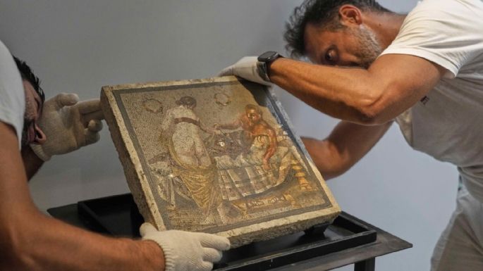 Mosaico erótico de la era romana robado por un capitán nazi fue devuelto a Pompeya