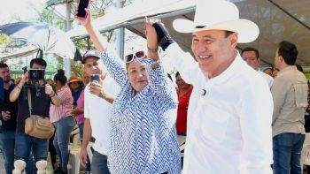 Gobernador Durazo entrega 2 mil 645 apoyos del programa Fortalecimiento Económico