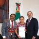 Rigoberta Menchú, premio Nobel de la Paz, recibe la nacionalidad mexicana