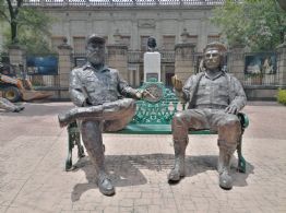 Asociaciones se indignan por retiro de escultura de Fidel Castro y “Che” Guevara en la Cuauhtémoc