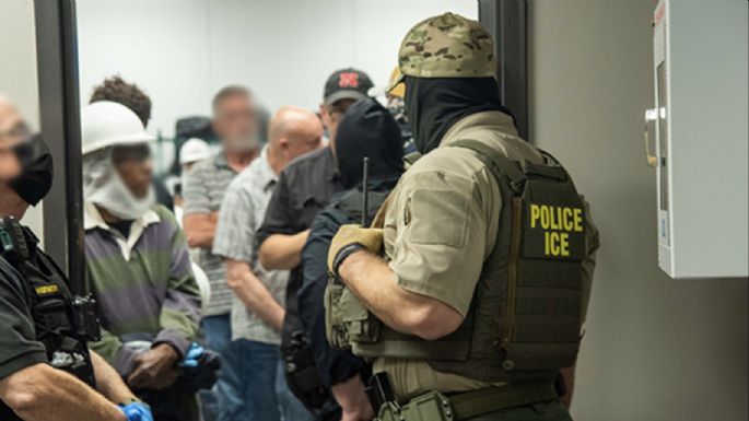 Departamento de Seguridad Interior de EU defiende arrestos en cortes de inmigración tras demanda