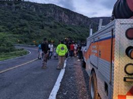 Rescatan a 17 personas atrapadas en cascadas de Tarimoro, Guanajuato, por inundaciones
