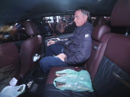 Bolsonaro, expresidente de Brasil, deberá usar un monitor electrónico de tobillo