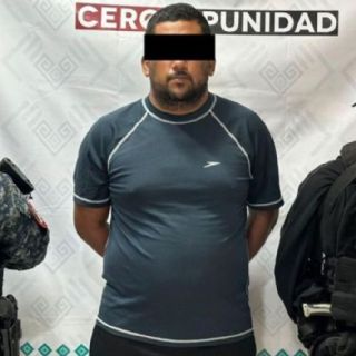 Detienen en Chiapas a profesor de preparatoria por presunto acoso sexual contra estudiante (Video)