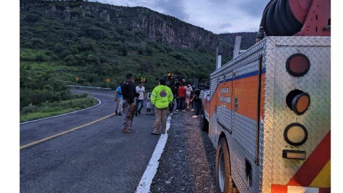 Rescatan a 17 personas atrapadas en cascadas de Tarimoro, Guanajuato, por inundaciones