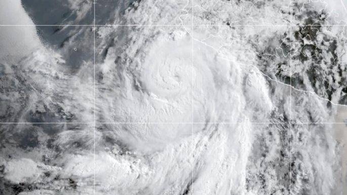 Huracán Flossie se debilita a ciclón categoría 2 frente a la costa de México