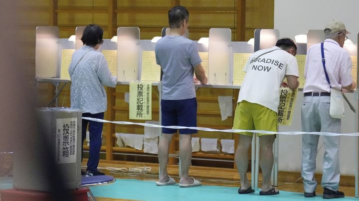 Japón oficialismo se encamina a perder mayoría en la Cámara Alta; Ishiba afirma que seguirá como PM
