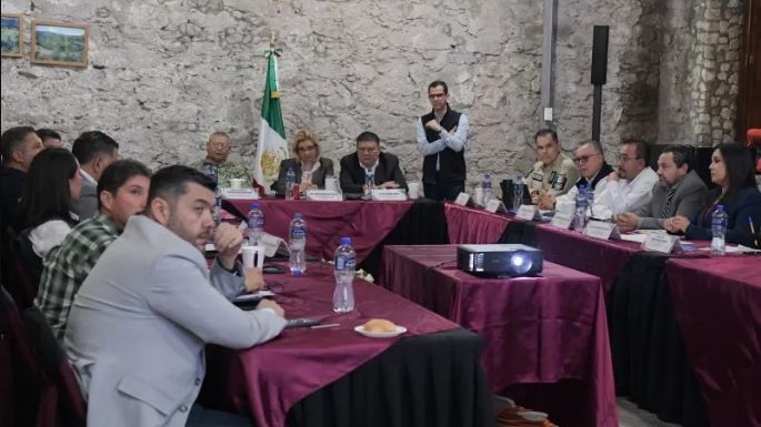 Gobernadora de Chihuahua encabeza mesa de seguridad en Guadalupe y Calvo; acuerda trabajo conjunto