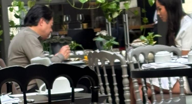 Captan a Mario Delgado vacacionando en exclusivo hotel de Portugal