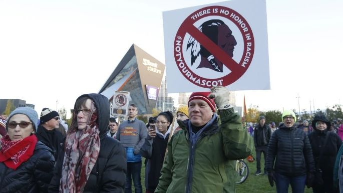 Trump exige a Commanders retomar el nombre de Redskins; expertos lo consideran “racial y despectivo”