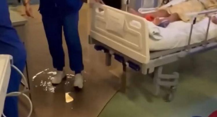Escurren aguas negras del techo del Hospital Civil de Oaxaca (Video)