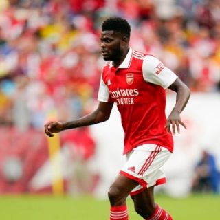 Thomas Partey, excentrocampista del Arsenal, es acusado de cinco cargos de violación