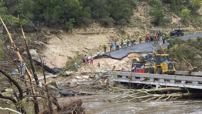 Número de muertos por inundaciones en Texas aumenta a 70; 11 niñas siguen desaparecidas
