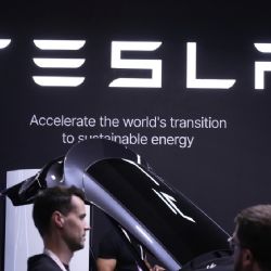 Acciones de Tesla caen 7% al reanudarse disputa entre Musk y Trump
