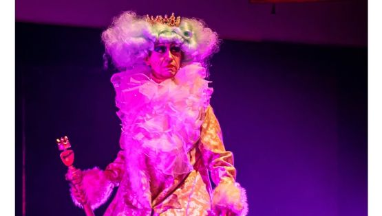Muak, la obra de cabaret político que retrata la ambición empresarial de Ricardo Salinas Pliego