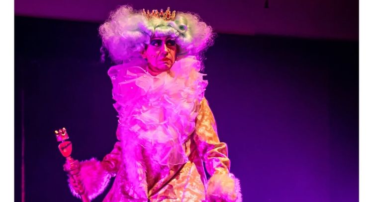 Muak, la obra de cabaret político que retrata la ambición empresarial de Ricardo Salinas Pliego