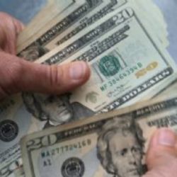 Inflación en EU se mantiene sin cambios desde julio; aranceles contrarrestados por otros precios