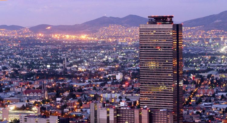 Sheinbaum promete sanear a Pemex, pero la petrolera se endeuda por 31 mil 500 mdp para volver a BMV