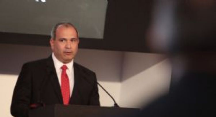 El exdirector de Pemex Carlos Treviño sigue detenido en EU: Sheinbaum